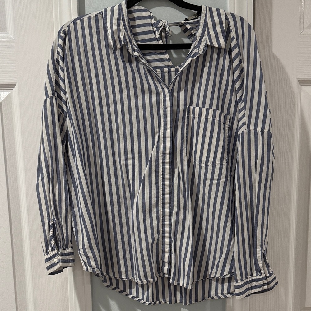 Zara Blue and White Button-Up Shirt